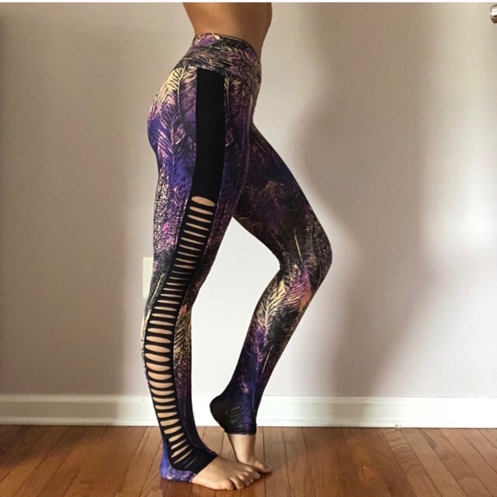 Mika feather print horizontal slit yoga pants